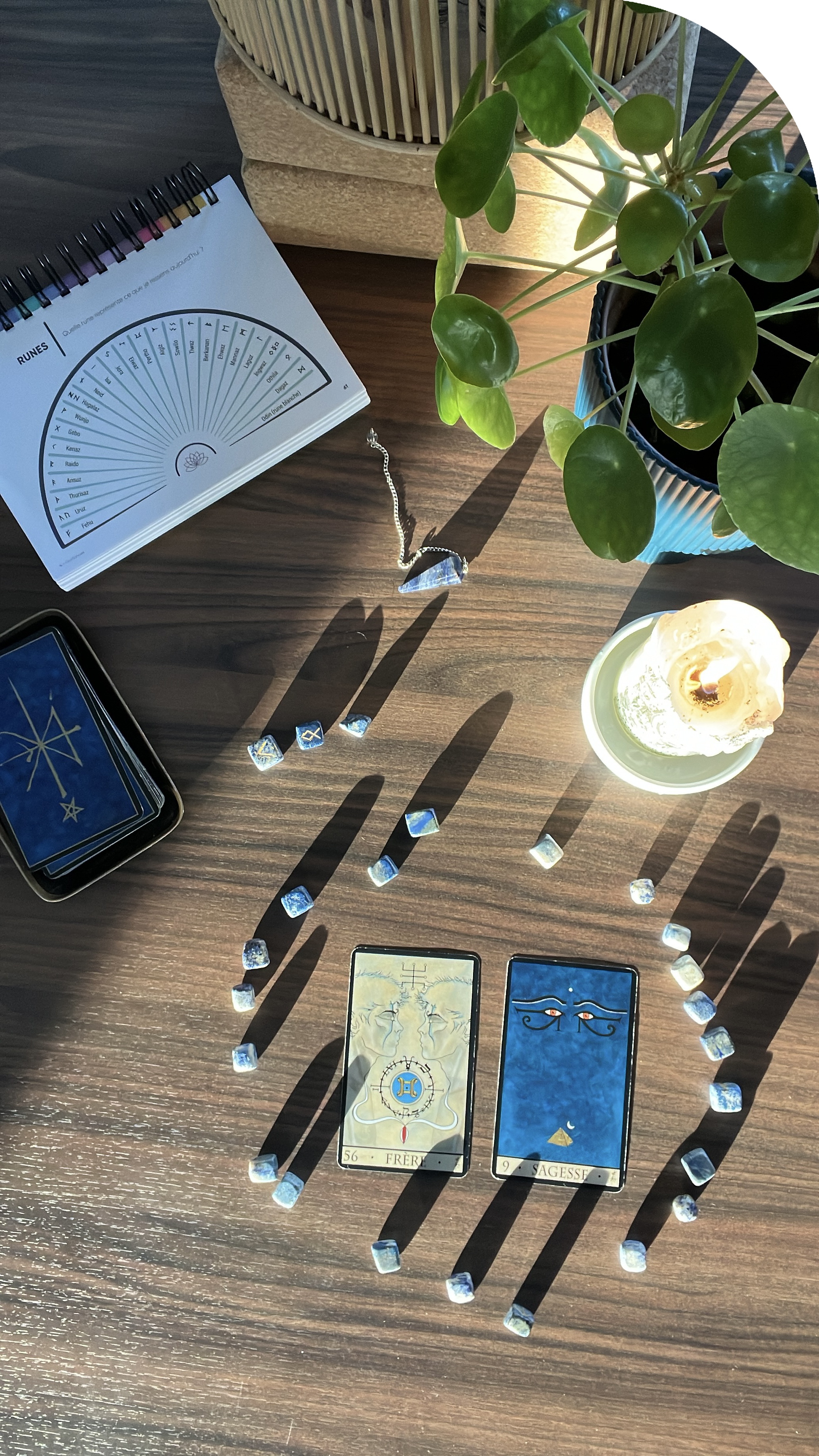 Les runes & le pendule